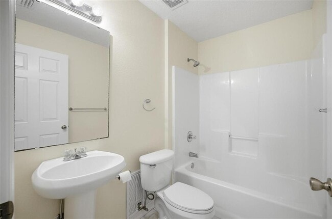 Building Photo - 166 Plainview Dr