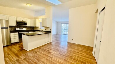 Building Photo - Condo on Park