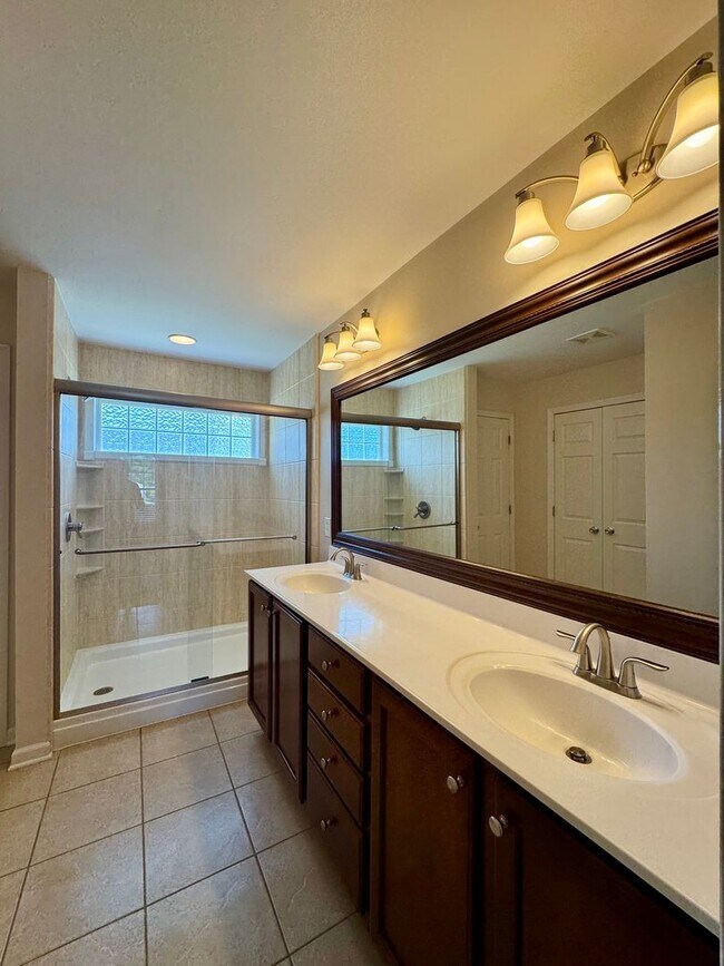 Building Photo - The Oaks at Westgate