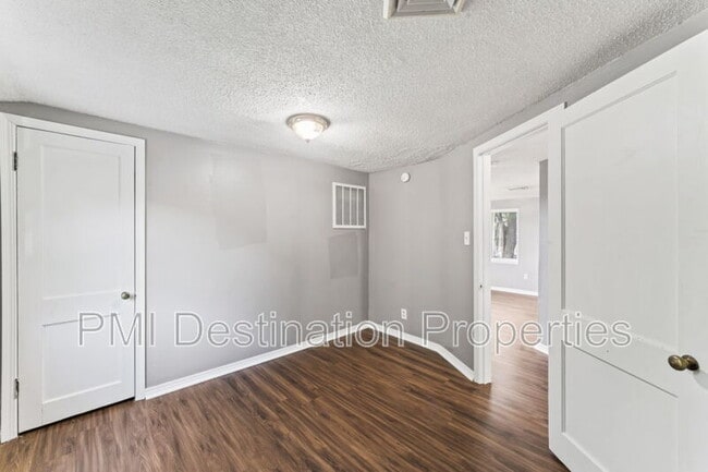Building Photo - 9408 East 23rd St S