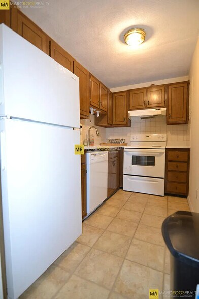 Primary Photo - 12 Pond Ln