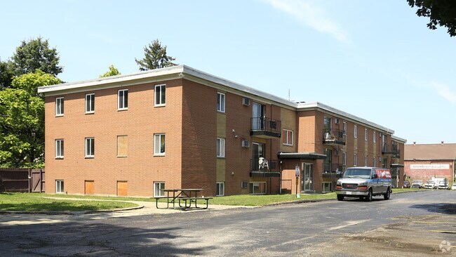 Primary Photo - Edgewood Club