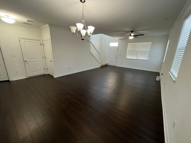 Building Photo - 4 Bedroom, 3.5 Bath Condo in Coveted Spenc...