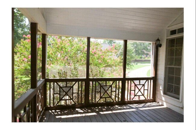 Building Photo - 3885 Waterford Dr
