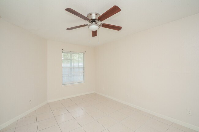 Building Photo - 9700 Leawood Blvd