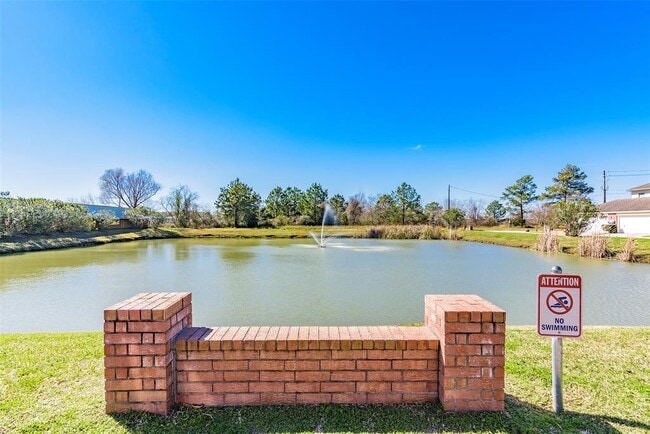 Building Photo - 1721 Kemah Village Dr