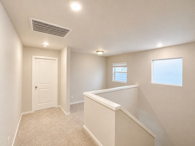 Building Photo - 18505 Alpine Way E