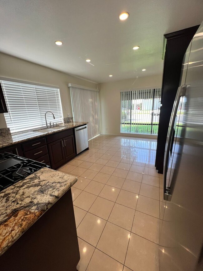 Building Photo - Camarillo - Four bedroom, 2.5 bathroom, plus loft