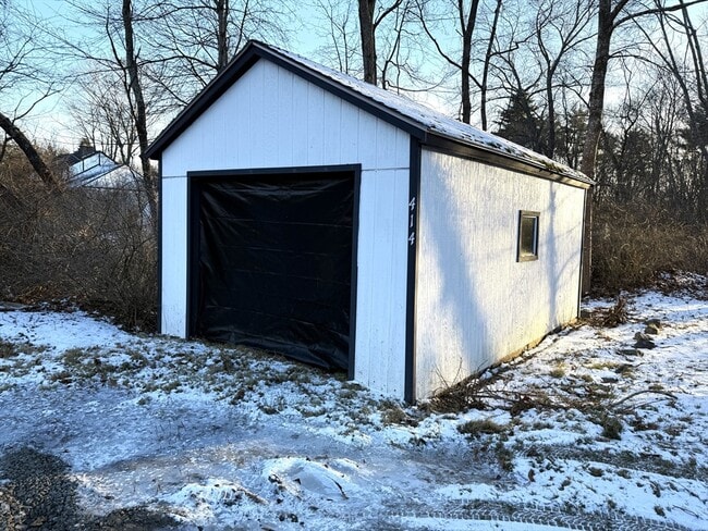 Building Photo - 414 Central St