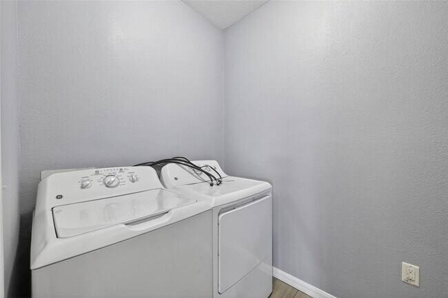 Building Photo - 4042 Wayfarer Wy