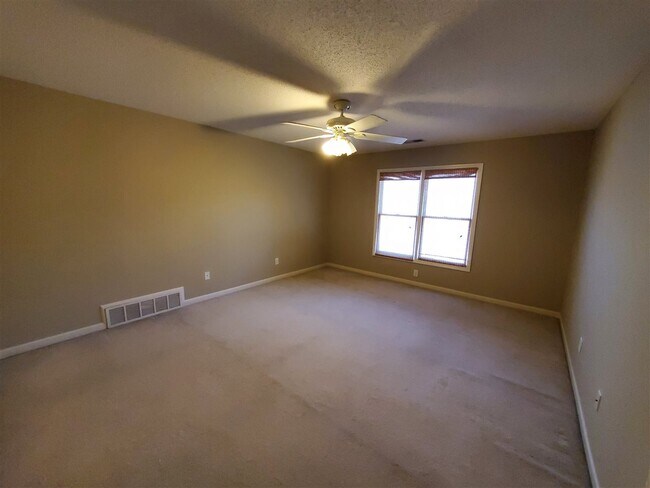 Building Photo - 472 Hunters Mill Cove