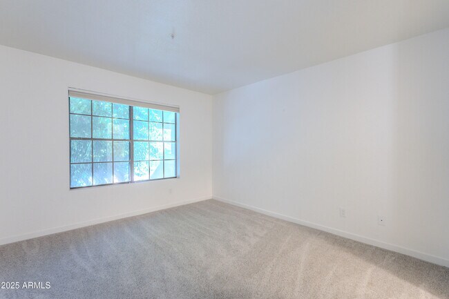 Building Photo - 5950 N 78th St