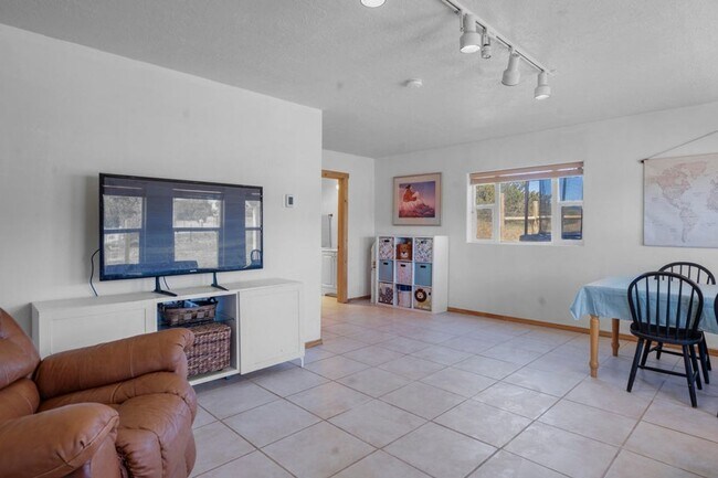 Building Photo - 3 Bedroom, 2.5 Bathroom Home in Edgewood, NM