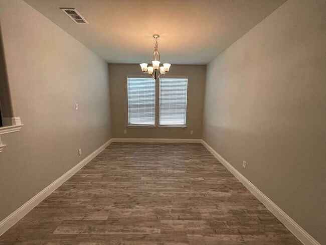 Building Photo - 281 Giddings Trl
