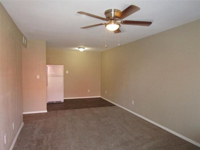 Building Photo - 618 Londonderry Ln