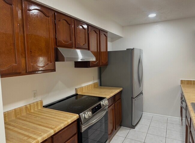 Building Photo - 13043 Bacard Ln