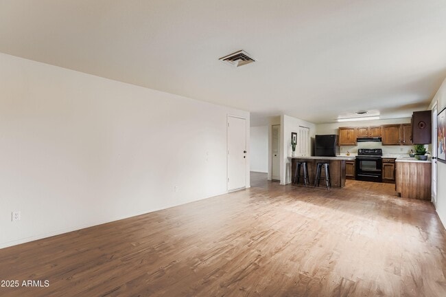 Building Photo - 1619 W El Alba Way