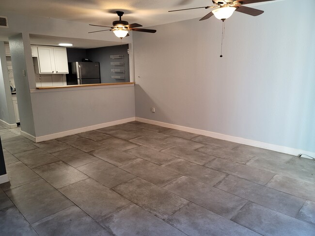 Dinning Area - 811 Vouray Dr