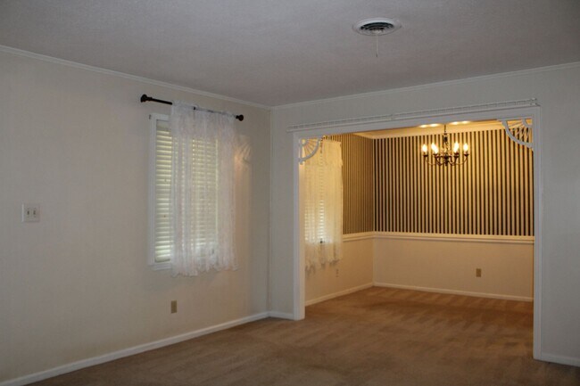 Building Photo - 3 Bedroom 2 Bath W/ Garage Hephzibah!