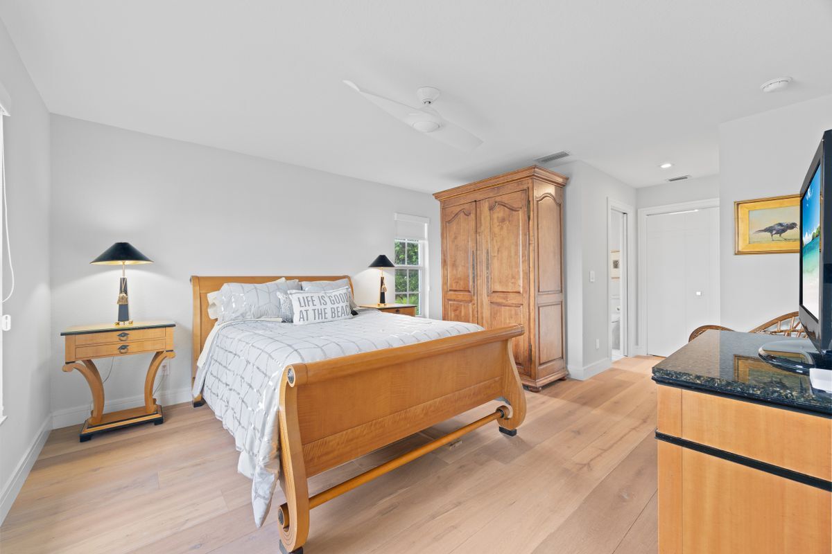 Building Photo - 818 Tanbark Dr