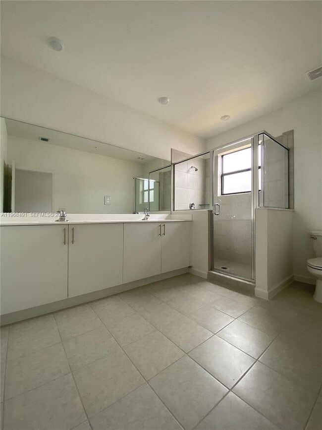 Building Photo - 247 SW 159th Dr