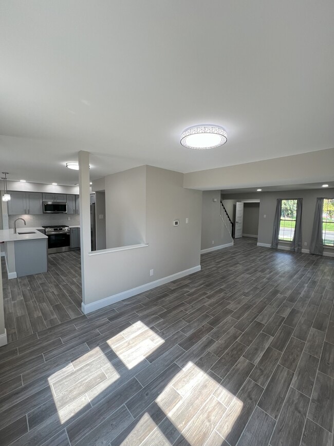 Building Photo - 223 Foxwood Ln