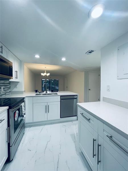 Building Photo - 8025 S Colony Cir
