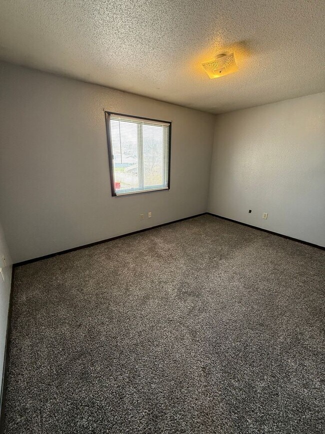 Building Photo - 3108 Sycamore Terrace