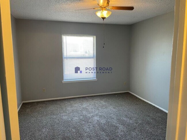 Building Photo - 2902 S Osage Ave