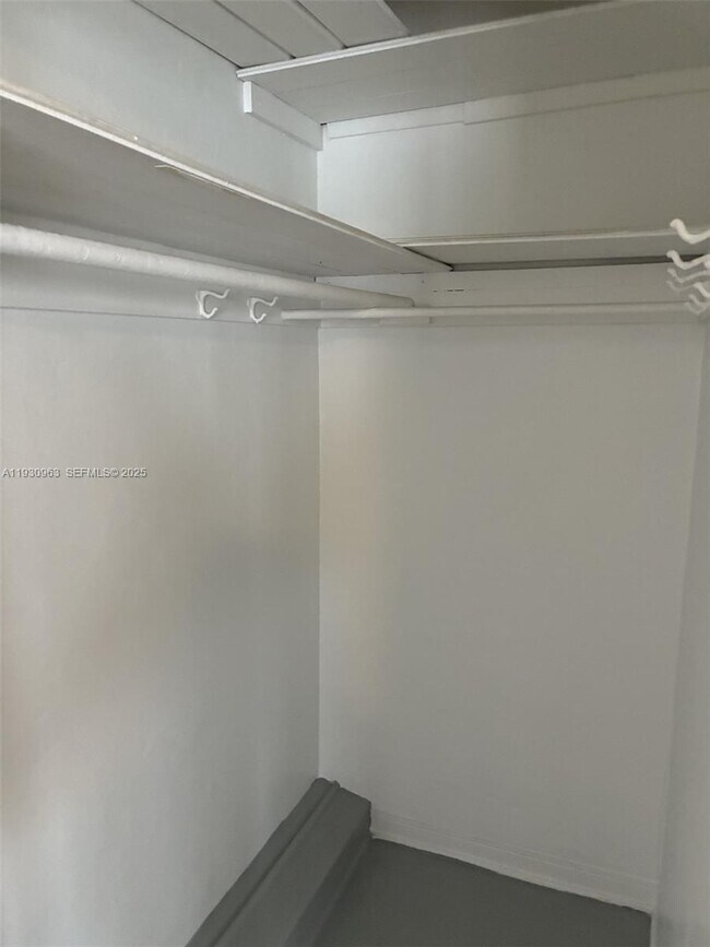 Building Photo - 2469 Flamingo Pl