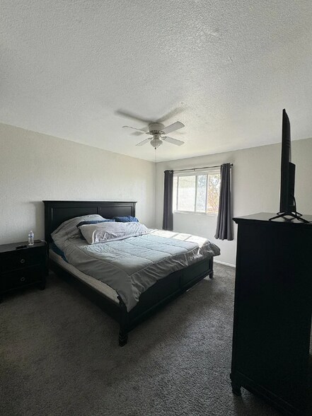 Building Photo - 1419 N Elderberry Ave