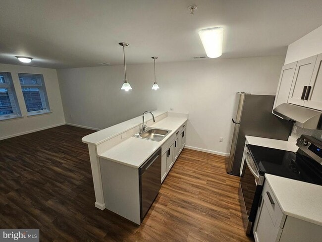 Building Photo - 200 Hamilton Ave