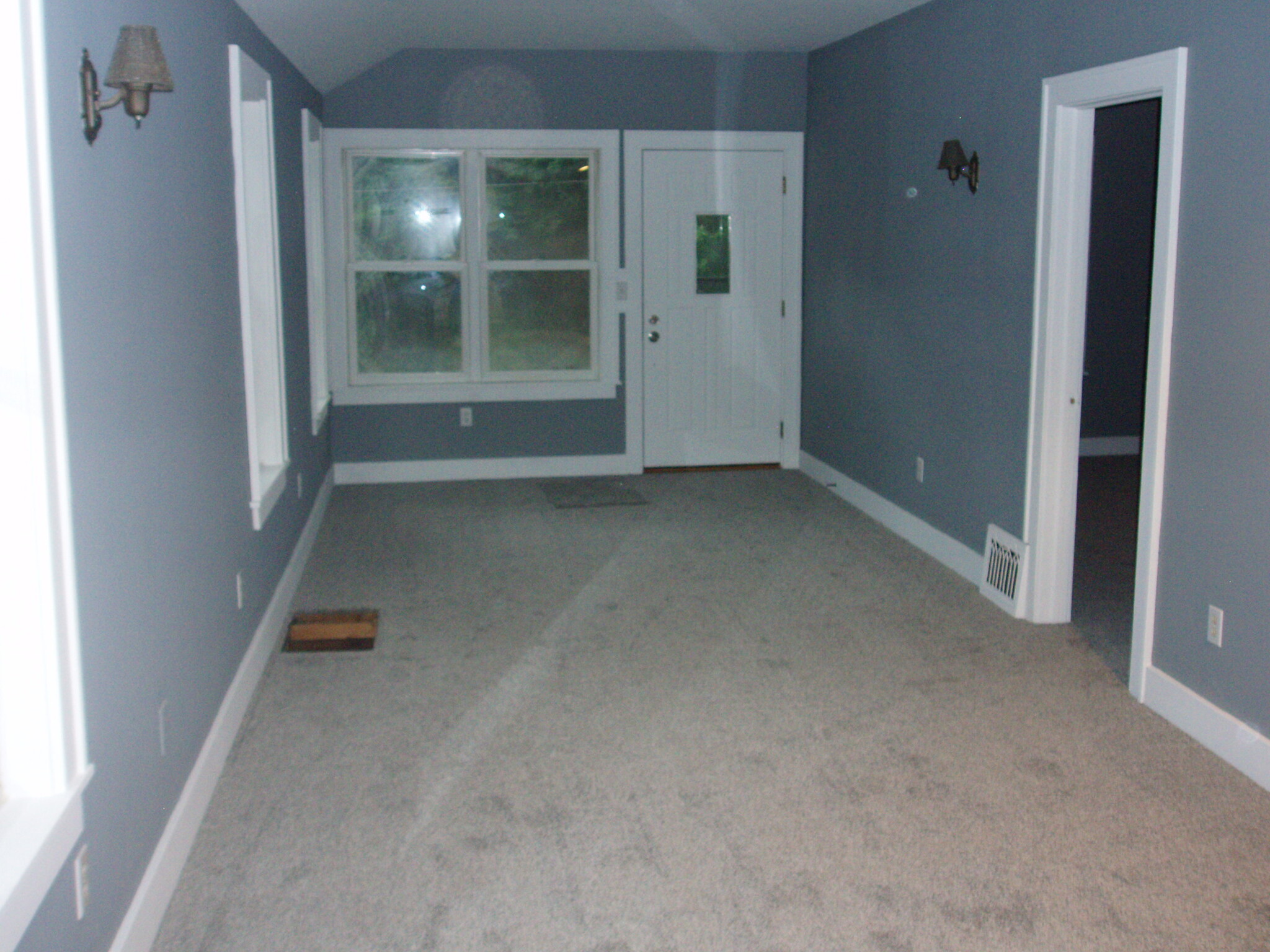 Livingroom - 525 Clark Dr NW