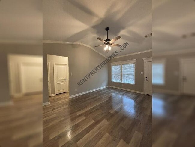 Building Photo - 32 Woodhaven Dr