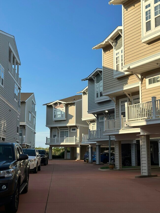 Building Photo - 2080 E Ocean View Ave