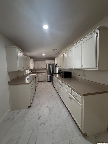 Building Photo - 543 Brightwood Pl