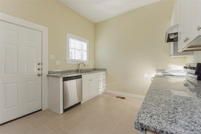 Building Photo - 1219 33rd St