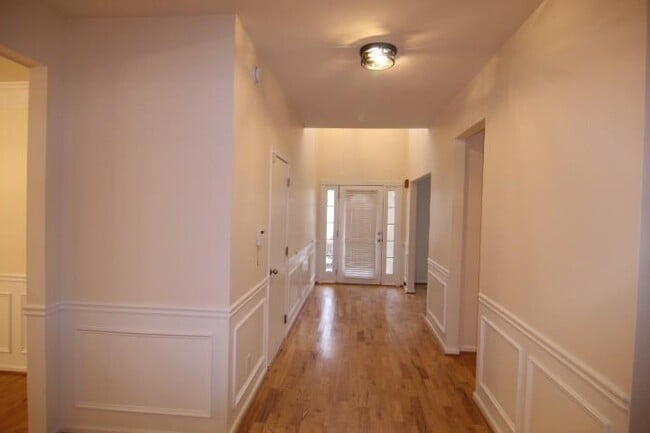 Building Photo - 700 Moonlight Way