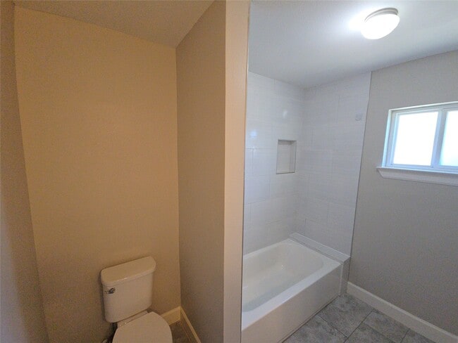 Building Photo - 210 Olive Ave