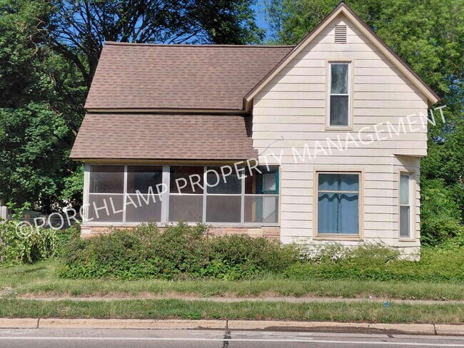 Primary Photo - 1427 Alpine Ave NW