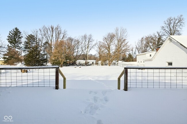 Building Photo - 218 W Main St