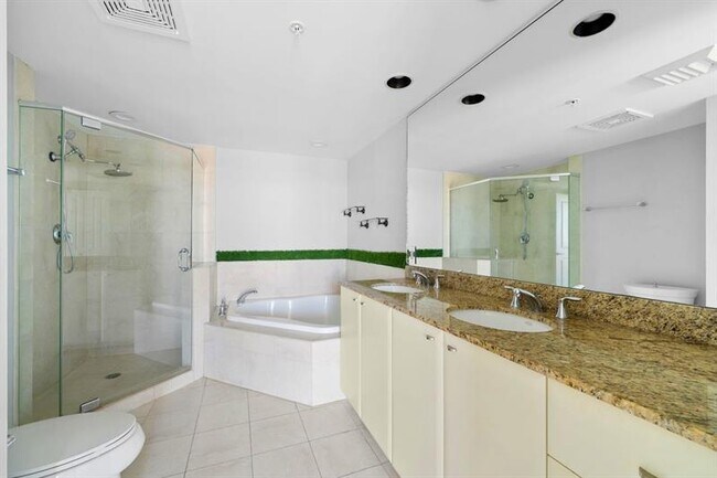Building Photo - 610 W Las Olas Blvd