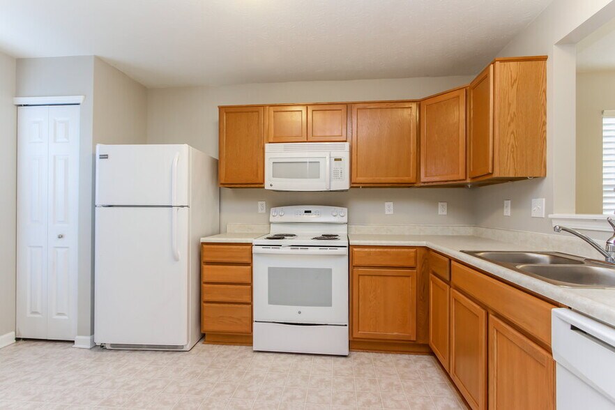 Building Photo - 4645 Deacon Ln