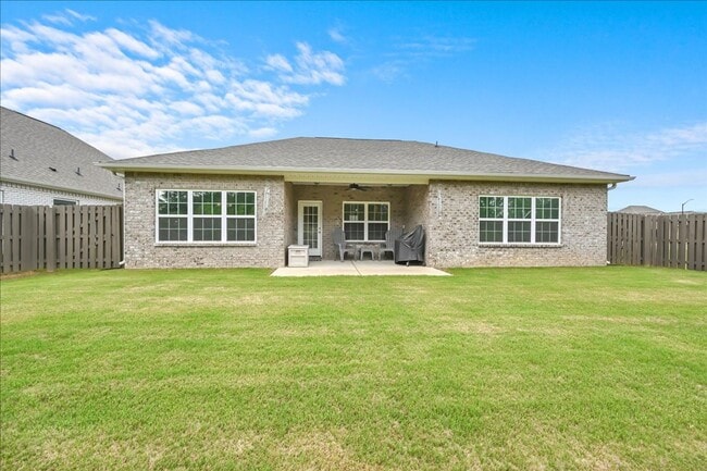Building Photo - 3 Bedroom, 2 Bath brick home.