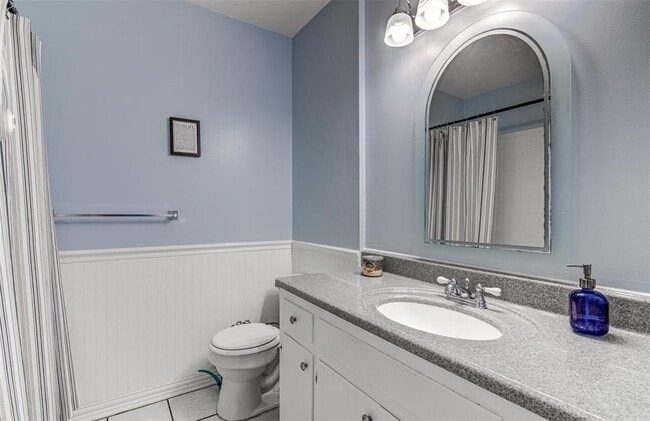 Building Photo - 807 Hill Wood Dr