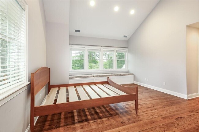 Building Photo - 81 Edgemont Rd