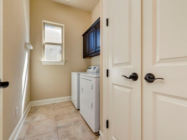 Building Photo - 11725 Shadestone Terrace