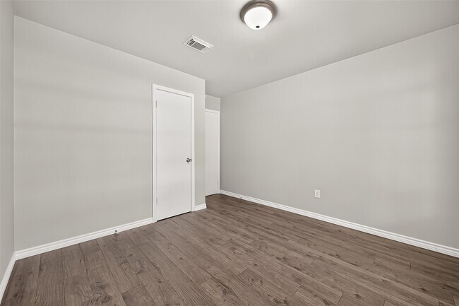 Building Photo - 611 Dogwood Trail