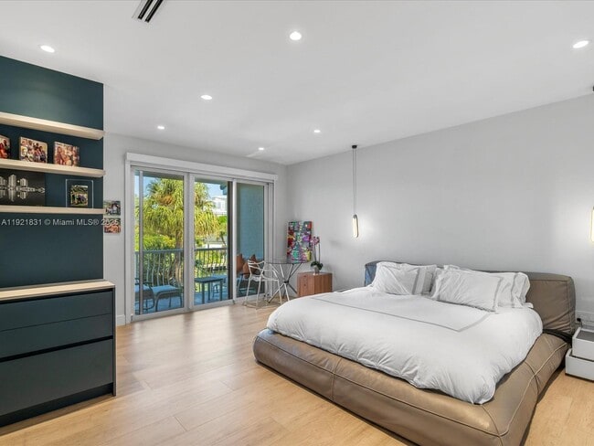 Building Photo - 3753 NE 214th St