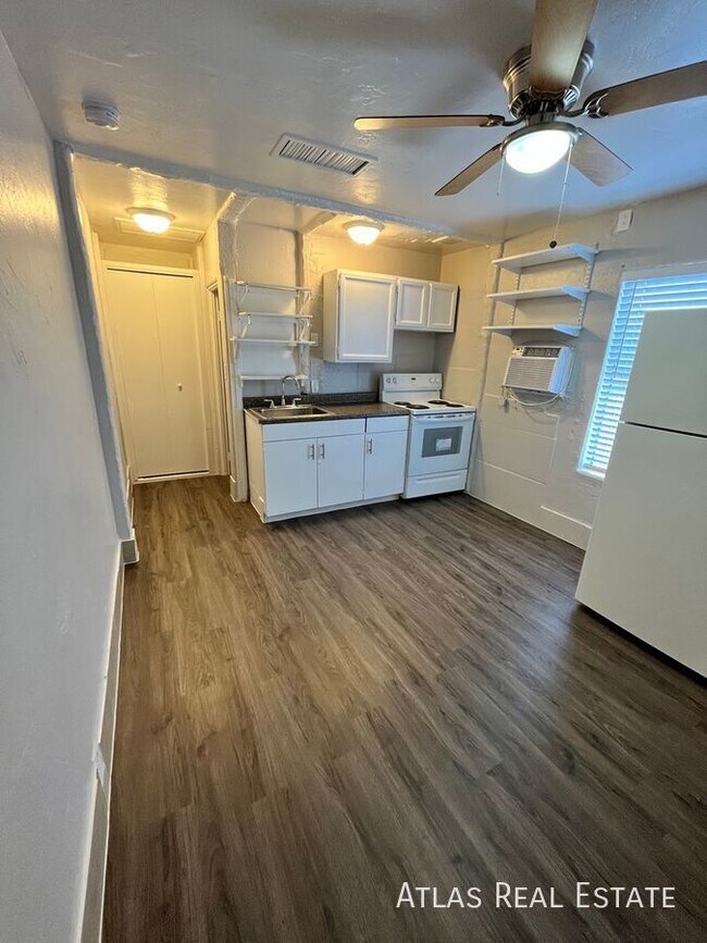 Primary Photo - 8816 N 6th Pl